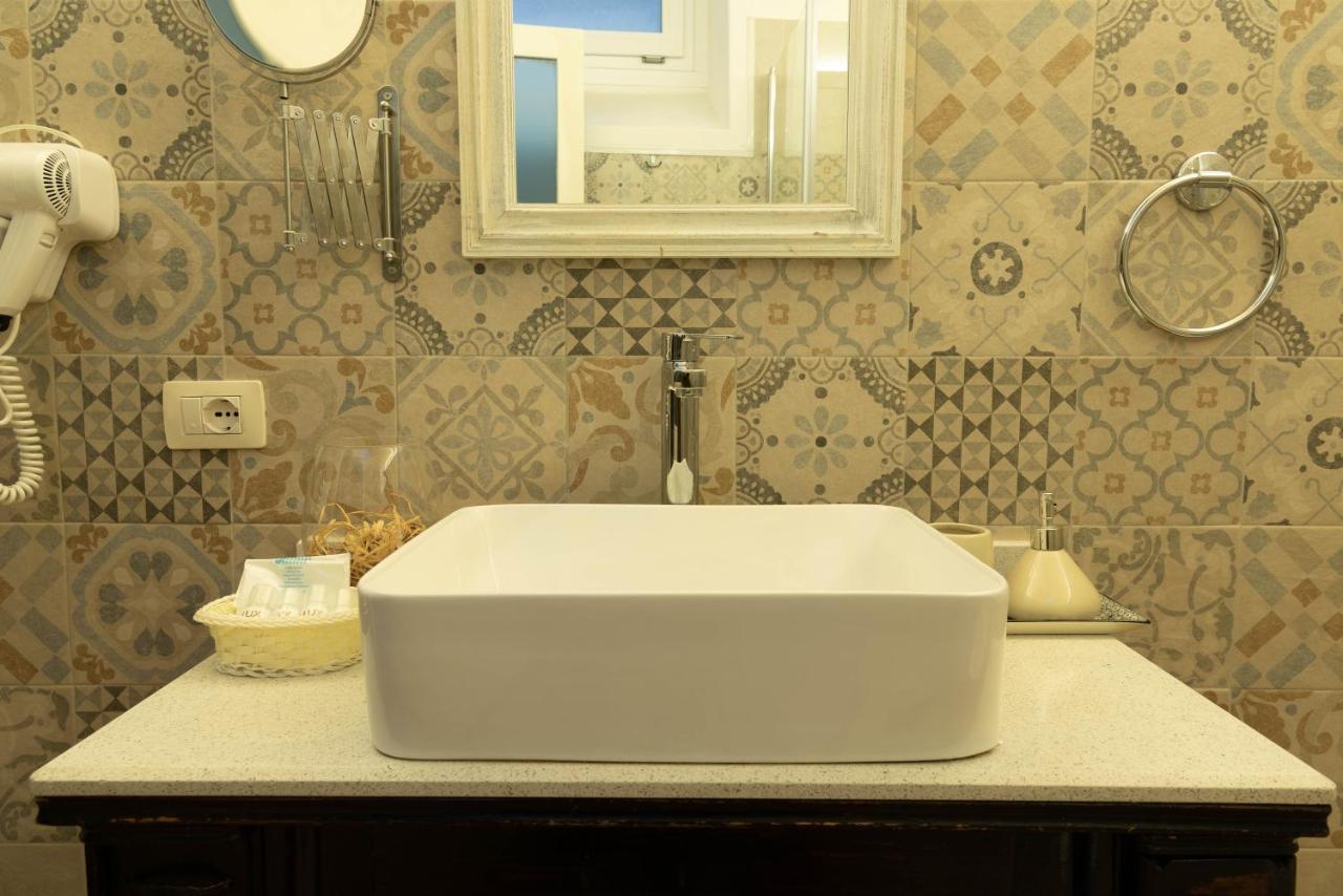 Cadelli Luxury Suite & Apartments Лече Екстериор снимка